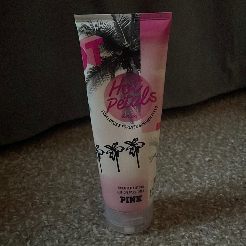 Victoria Secret Pink Hot Petals Scented Lotion